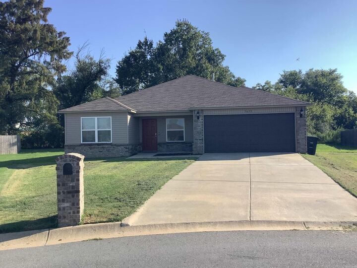 Property Photo: 5633 Black Oak Cove AR 72117