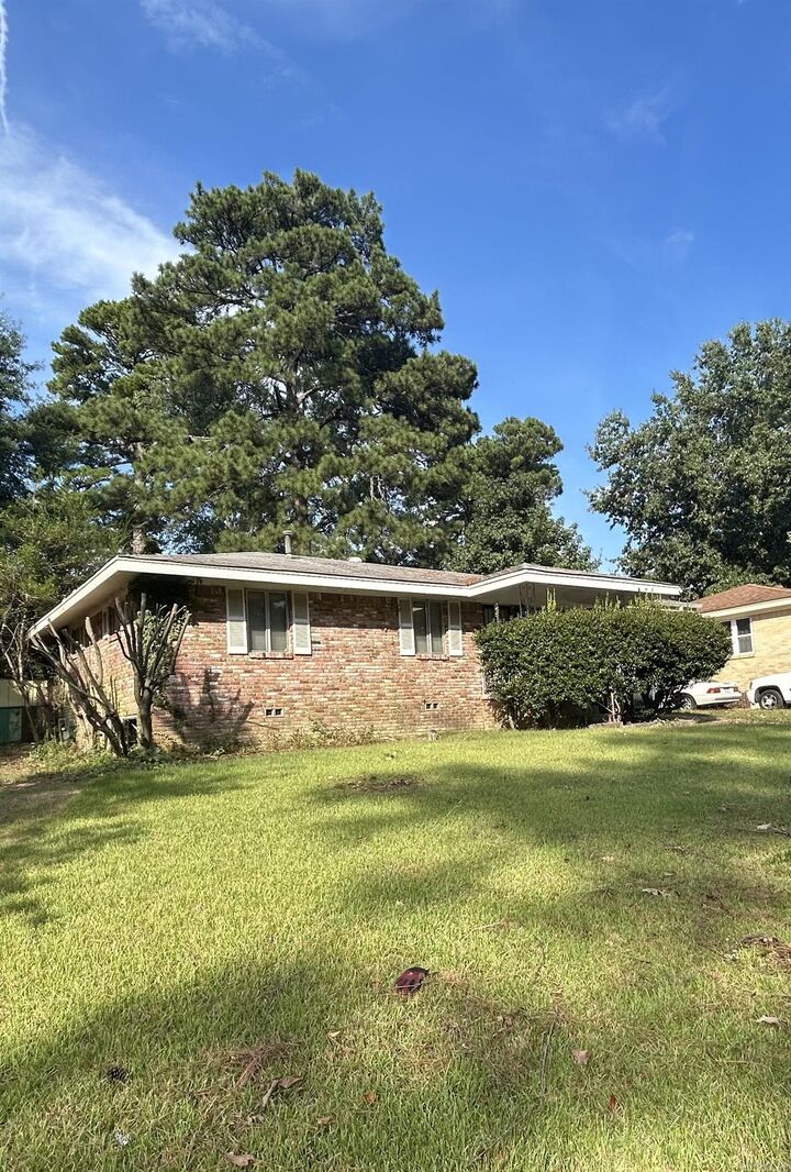 Property Photo: 10 Barbara Circle AR 72204