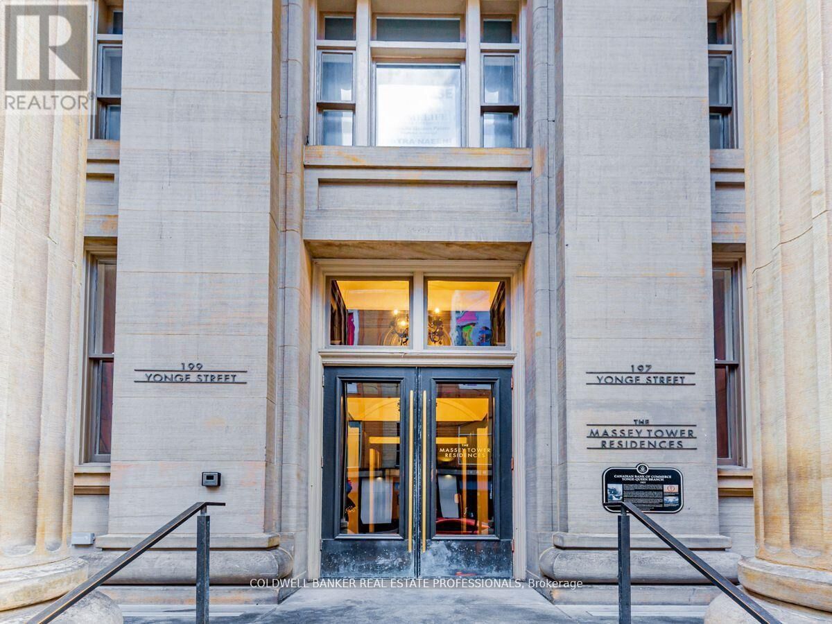 Property Photo:  197 Yonge Street South 2810  ON M5B 1M4 