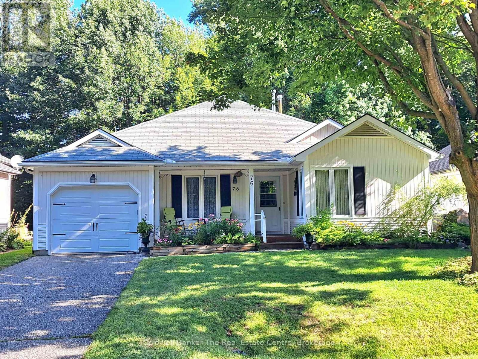 Property Photo: 76 Pine Ridge Gate ON P1P 1Y4