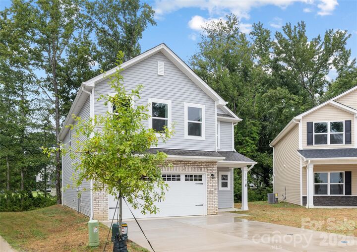 Property Photo: 5037 San Francisco Circle NC 28216