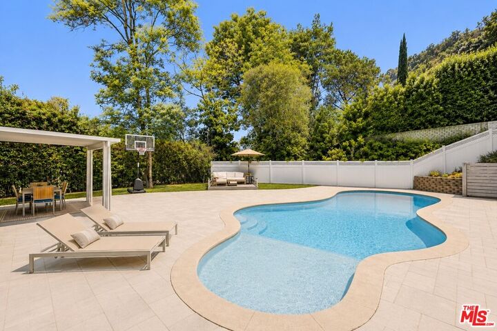 Property Photo:  3430 Loadstone Dr  CA 91403 