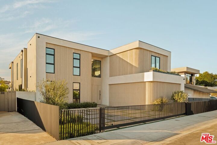 Property Photo: 3271 Easter Cir CA 92649