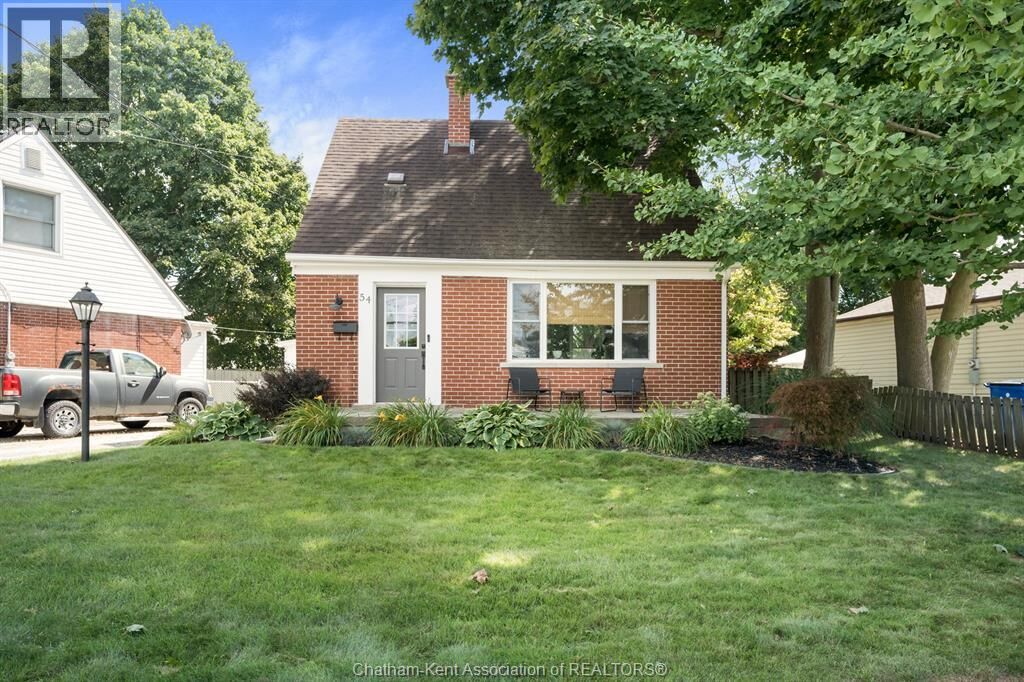 Property Photo:  54 Sunnyside Avenue  ON N7M 1Z7 