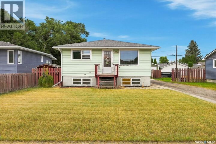 Property Photo: 1016 Hastings Street SK S6H 5R8