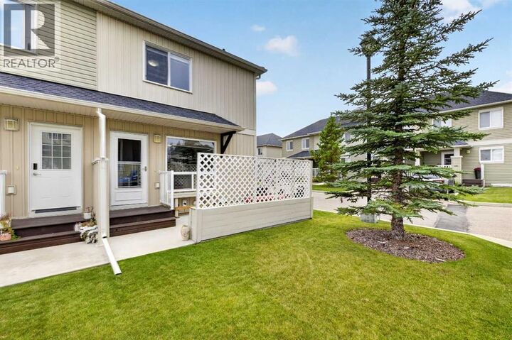 Property Photo:  1401 Clover Link  AB T0M 0M0 
