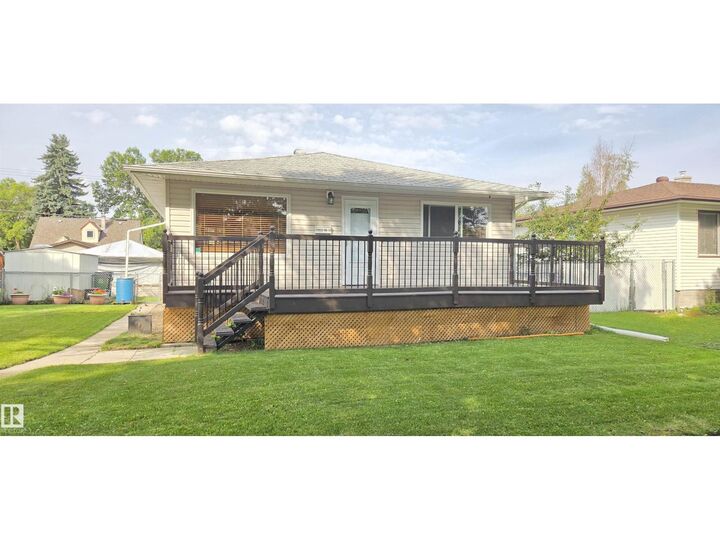 Property Photo:  11922 46 St NW  AB T5W 2V9 