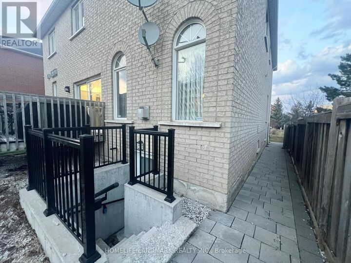 Property Photo: 18 Fountain Court ON L4S 2K4