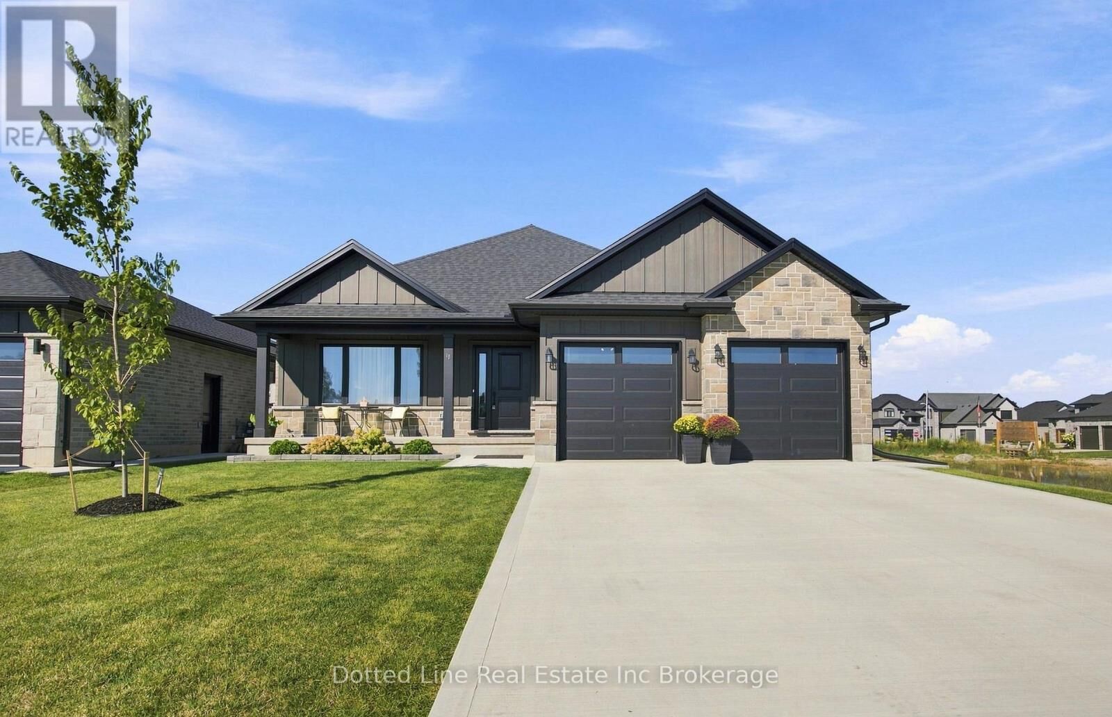 Property Photo:  18 Walnut Drive  ON N4G 5S2 