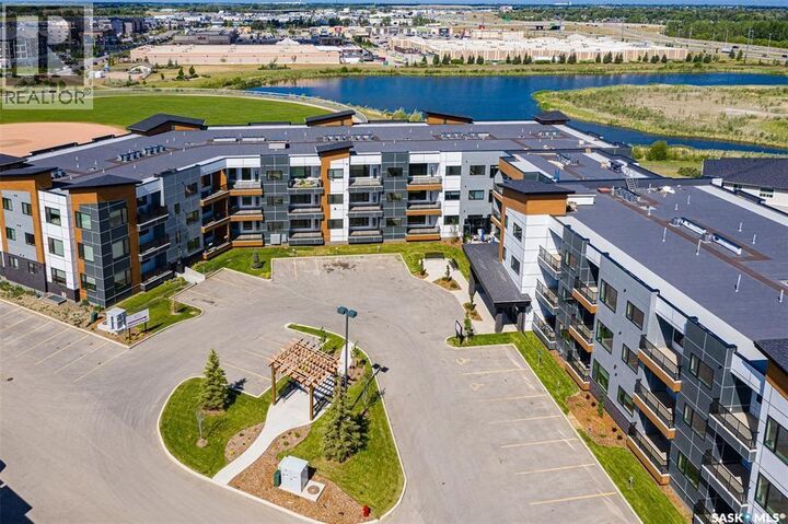 Property Photo:  313 105 Willis Crescent  SK S7T 0Z3 