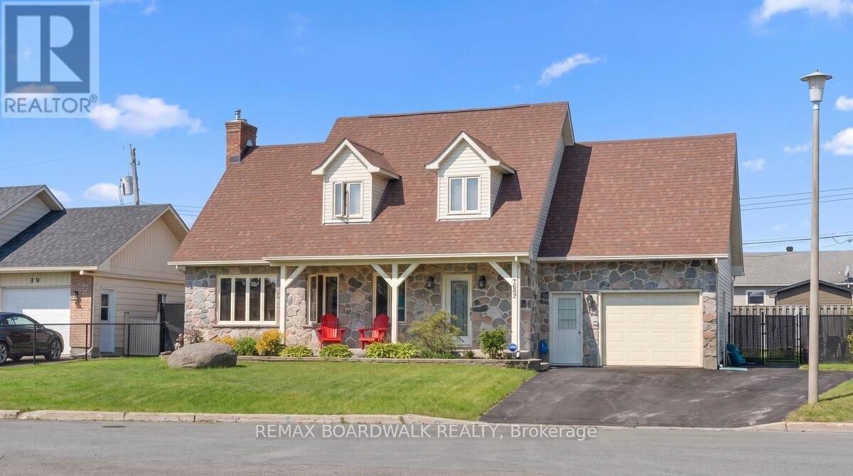 Property Photo:  795 Rejane Crescent  ON K6A 2K7 