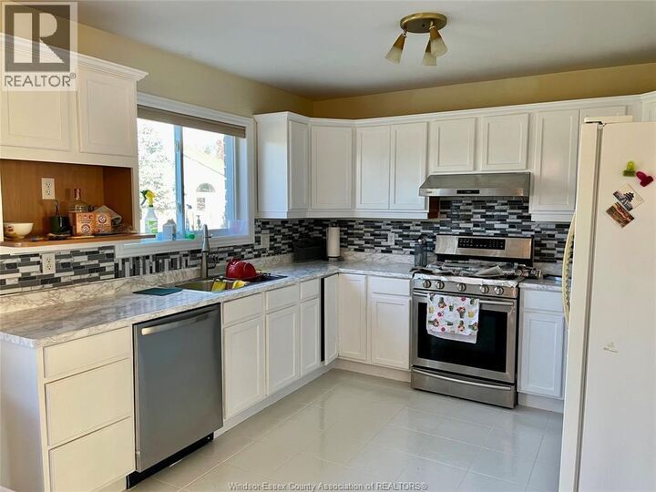 Property Photo:  729 Donjon Court  ON N9G 2W3 