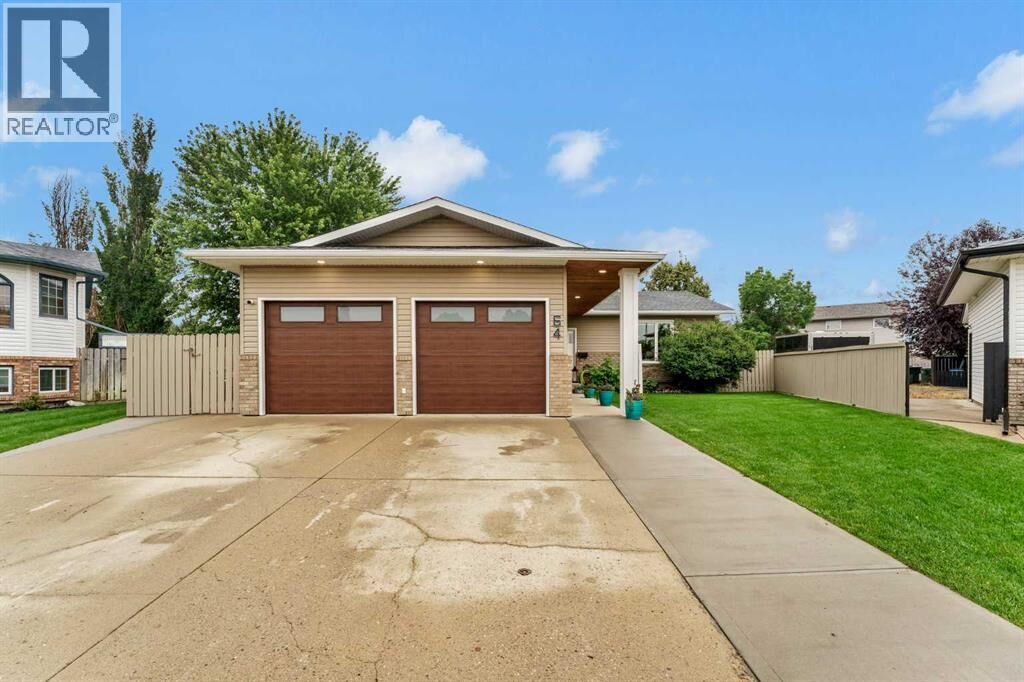 Property Photo: 64 Shannon Drive Southeast AB T1B 4C1