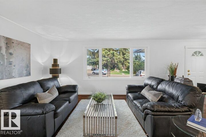 Property Photo:  8720 26 Av NW  AB T6K 2X2 