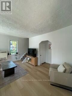 Property Photo: 16 Queen Street North 1 ON N0G 1Z0