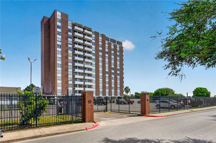 Property Photo:  715 S Upper Broadway Street 903  TX 78401 