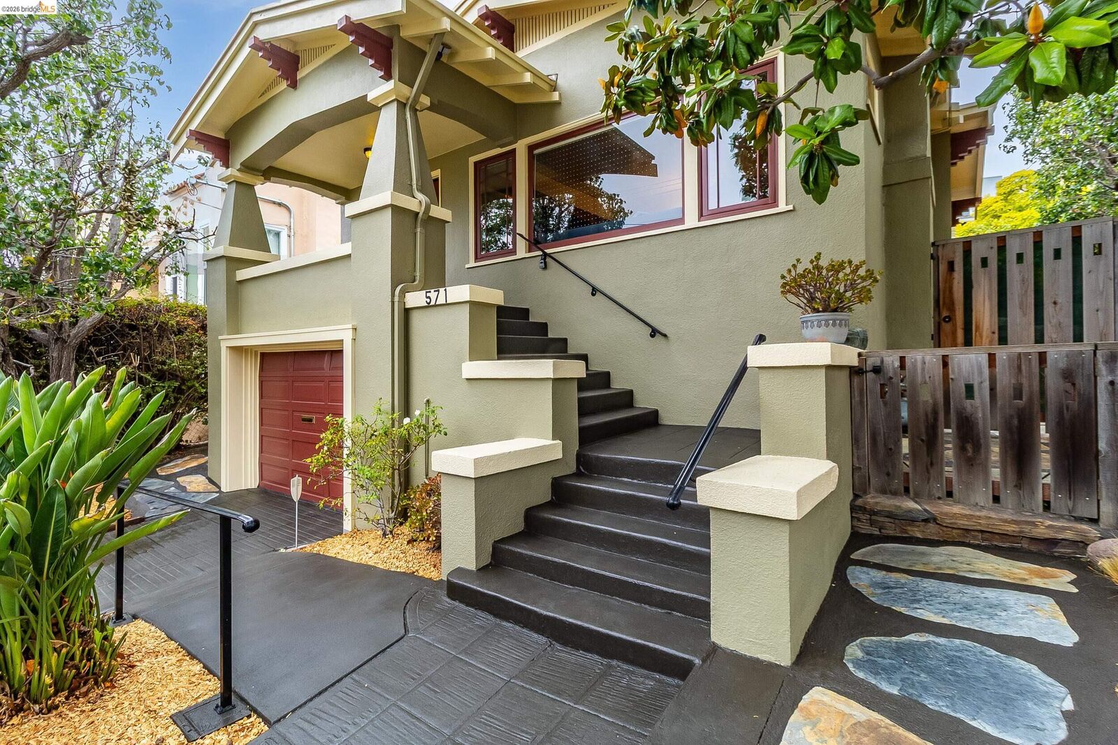 Property Photo: 571 Athol CA 94606