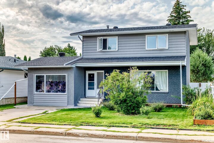 Property Photo: 11211 40 Avenue NW AB T6J 0P9