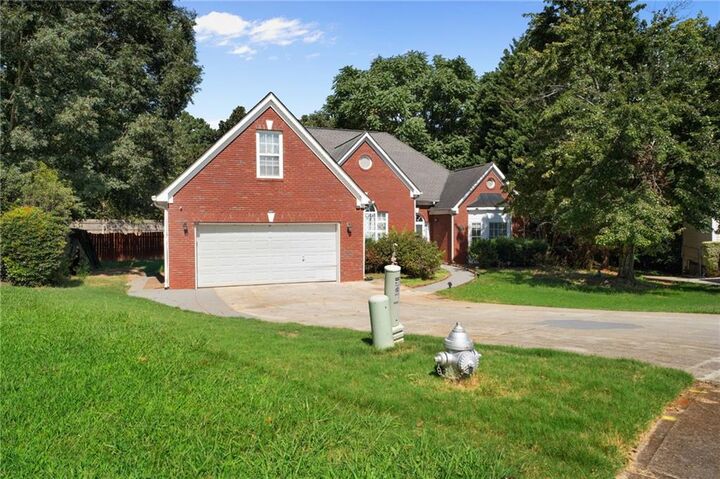 Property Photo: 1000 Georgian Hills Dr GA 30045