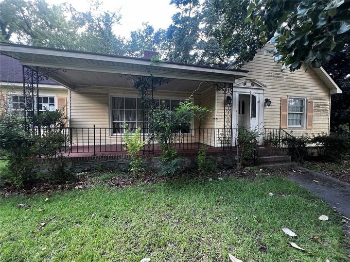 Property Photo: 2040 Sandtown Road SW GA 30311