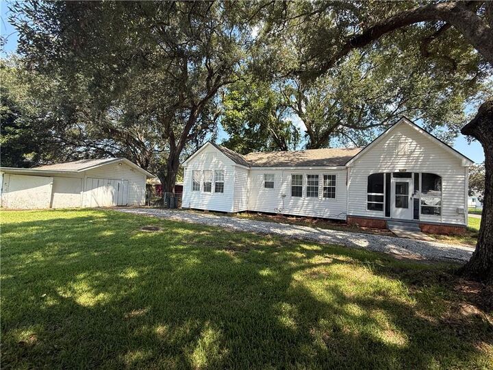 Property Photo:  1805 St. Martin Street  LA 71346 
