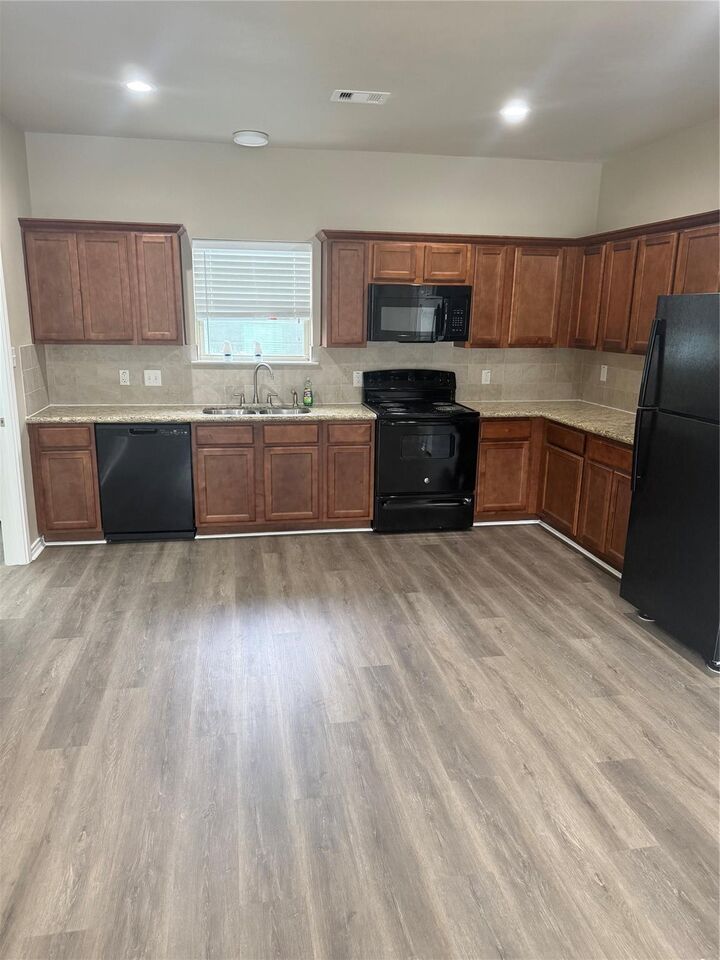 Property Photo: 312-2 N Ormsby Street 314 TX 77511