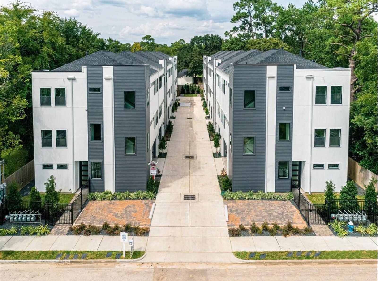 Property Photo:  838 Fisher Street B  TX 77018 