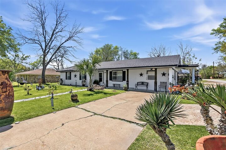 Property Photo: 411 N Commerce Street TX 77864