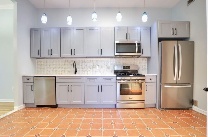 Property Photo: 118 Leonard St 4 NJ 07307-3122
