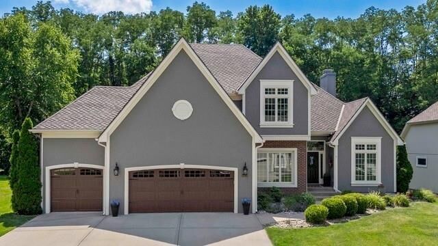 Property Photo: 5812 Manor Drive MO 64152