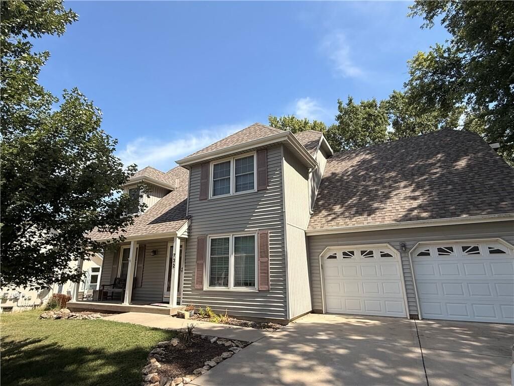Property Photo:  732 N Persimmon Drive  KS 66061 