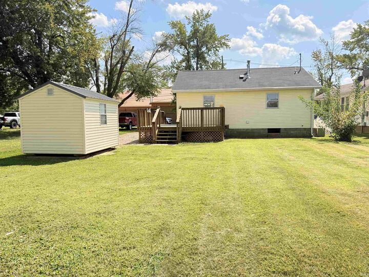 Property Photo: 617 W Sycamore Street IN 47601
