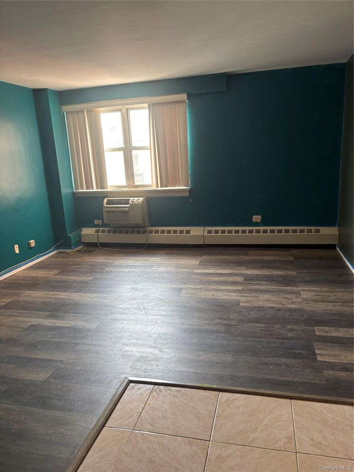 Property Photo:  8900 170th Street 7C  NY 11432 