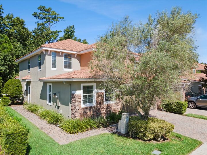 Property Photo: 624 Venice Place FL 32771