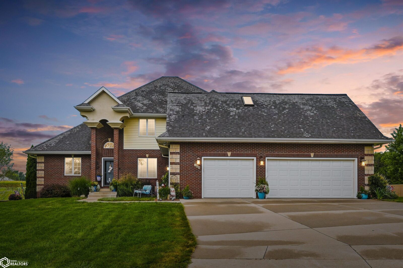 Property Photo:  508 3rd Avenue SE  IA 50247 