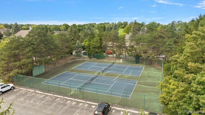 Property Photo:  1918 Eagle Pointe  MI 48304 3804 