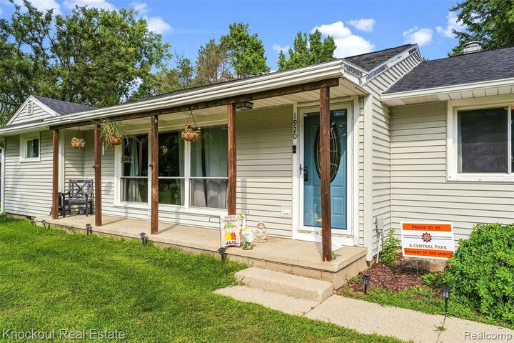 Property Photo:  1920 E Chippewa River Road  MI 48640 8207 