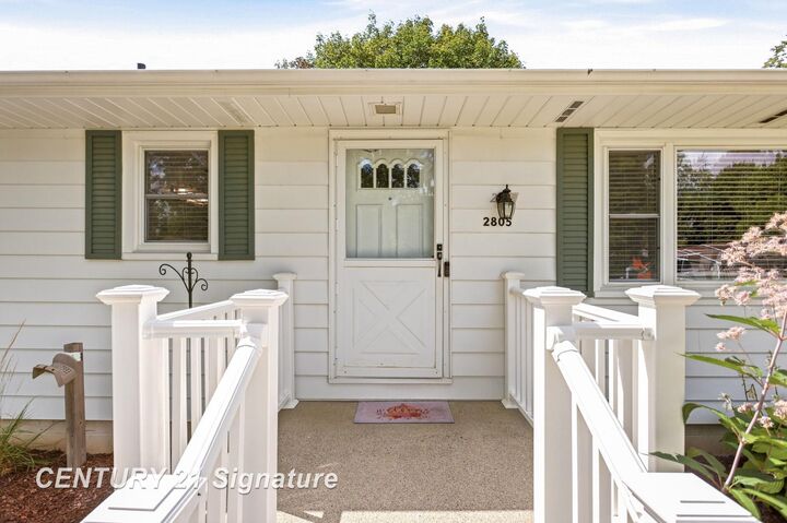 Property Photo:  2805 Courtland Place  MI 48603 