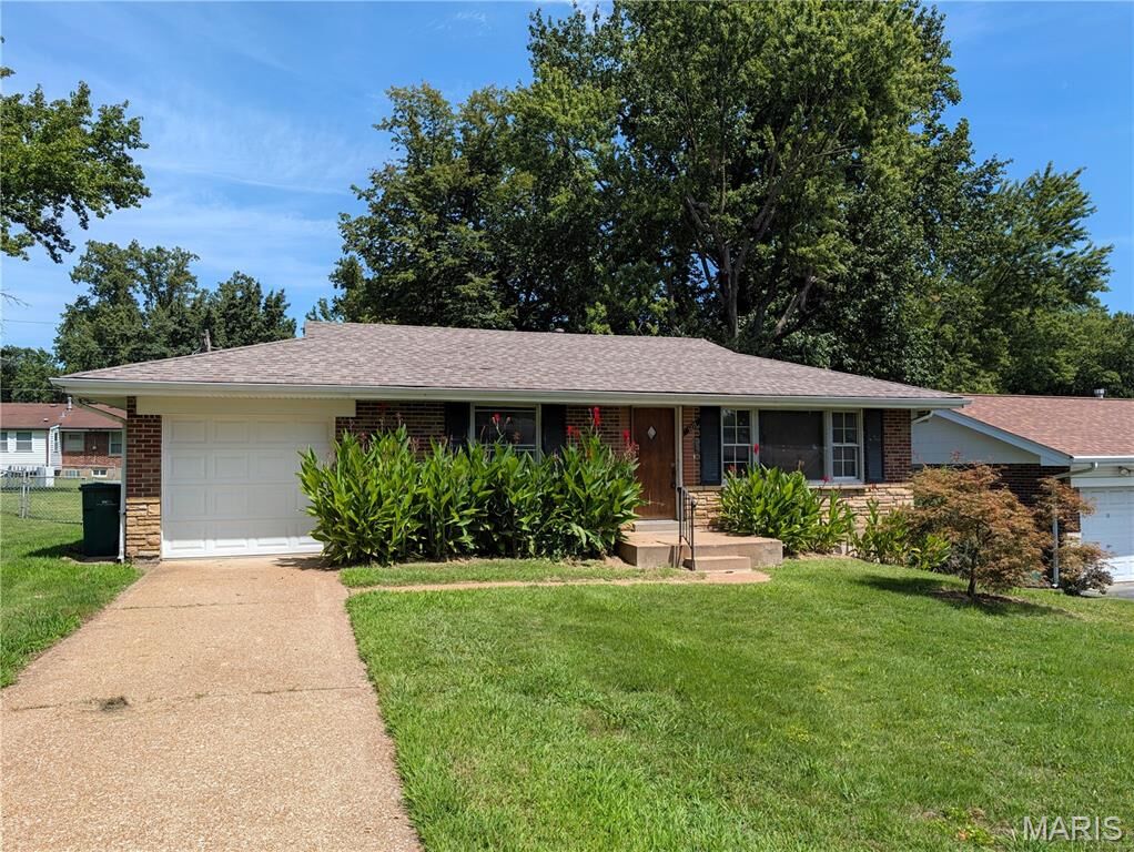 Property Photo:  1211 Forest Home Drive  MO 63137 