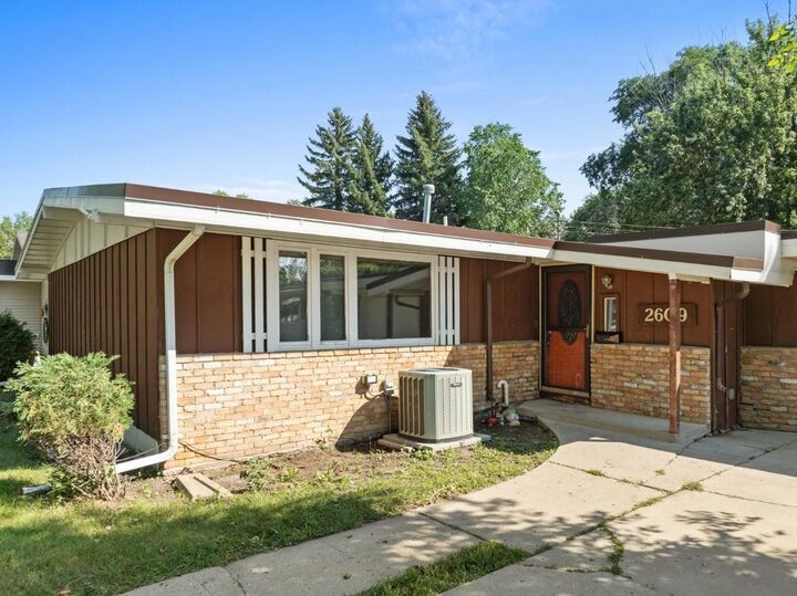 Property Photo:  2609 1st Ave NW  ND 58703 