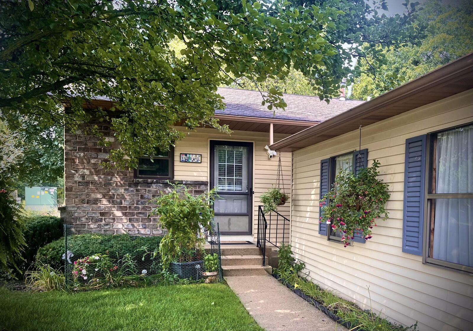 Property Photo:  3250 Oxford Drive SE  MI 49512 