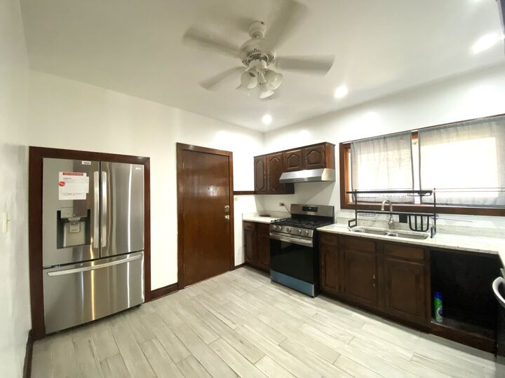 Property Photo: 5434 N Spaulding Avenue 2nd IL 60625