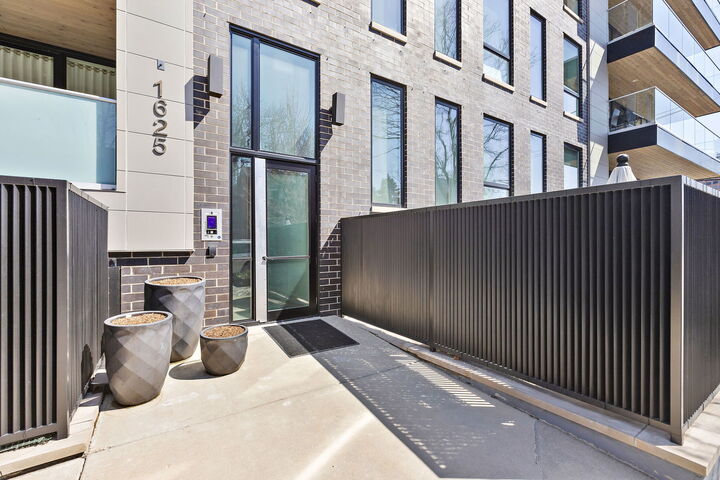 Property Photo: 1625 N Burling Street 304 IL 60614