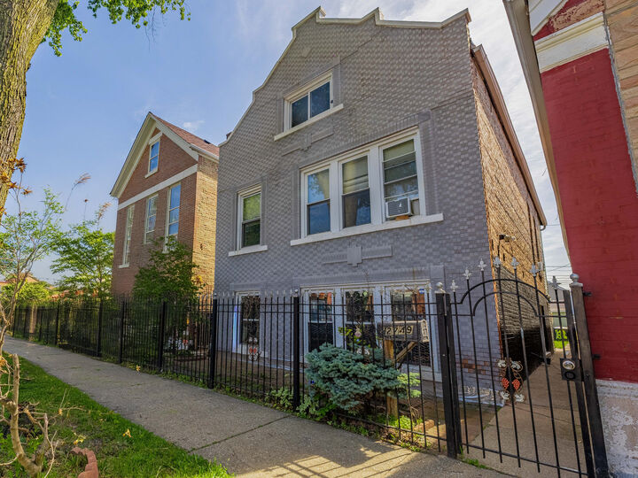 Property Photo: 2749 S Trumbull Avenue IL 60623