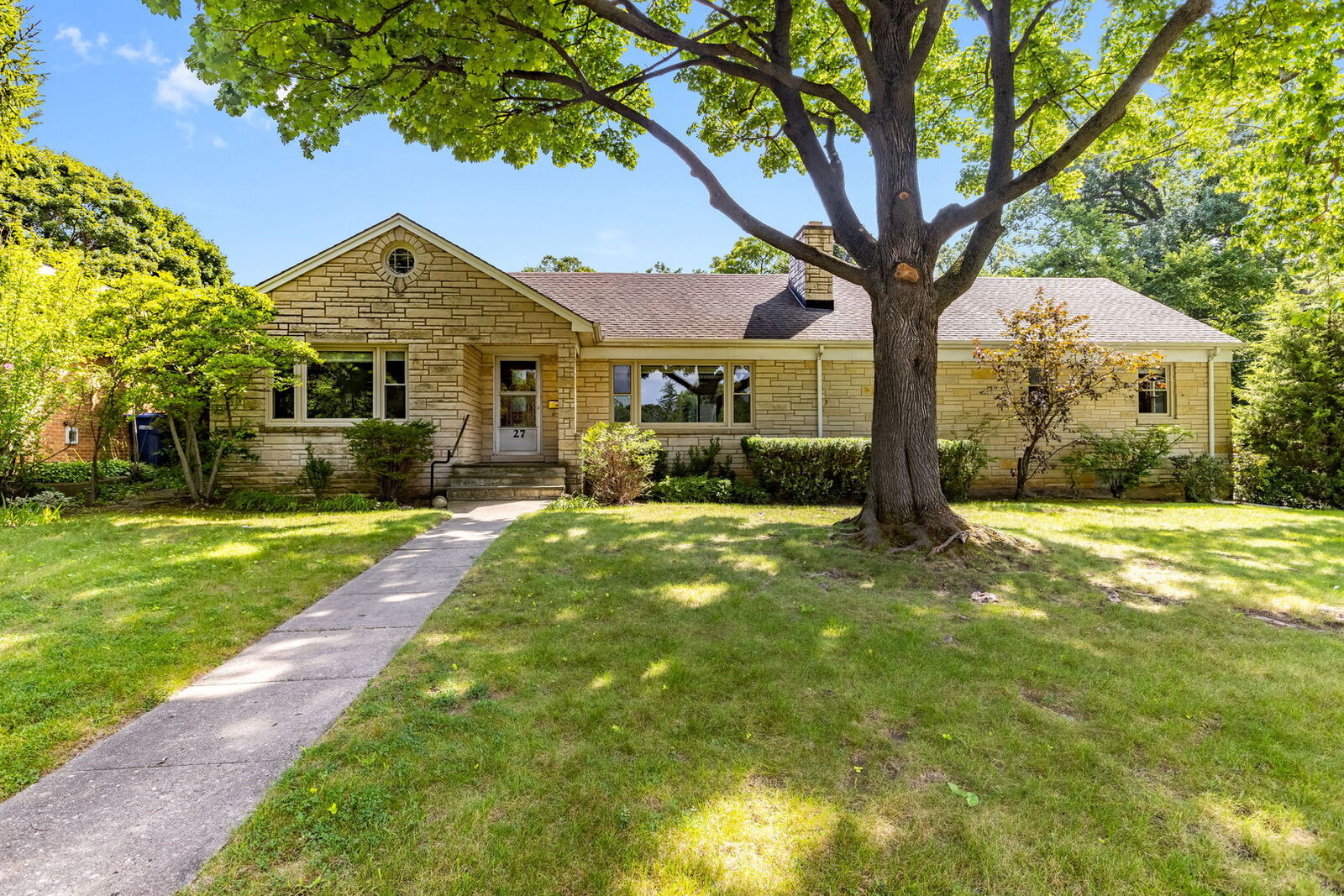 Property Photo: 27 Pleasant Avenue IL 60040