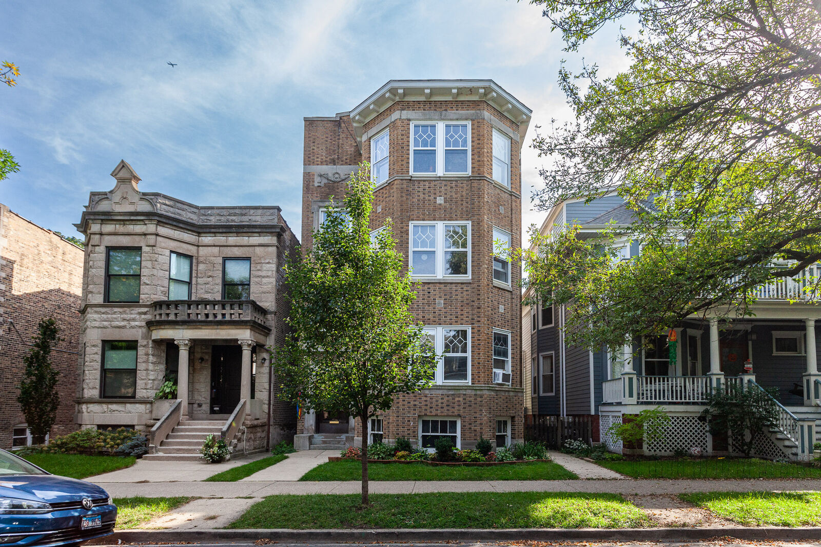 Property Photo: 1451 W Berwyn Avenue 2 IL 60640