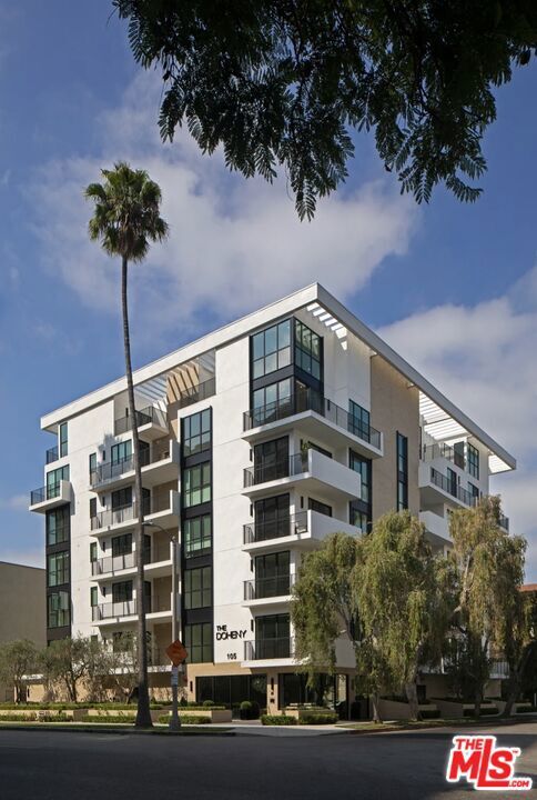 Property Photo:  105 S Doheny Drive Ph2  CA 90048 