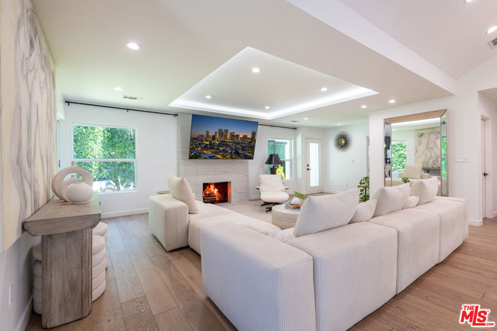 Property Photo:  15710 Hartsook Street  CA 91436 
