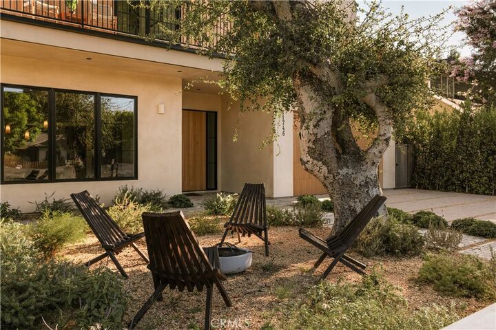 Property Photo:  11746 La Maida Street  CA 91607 