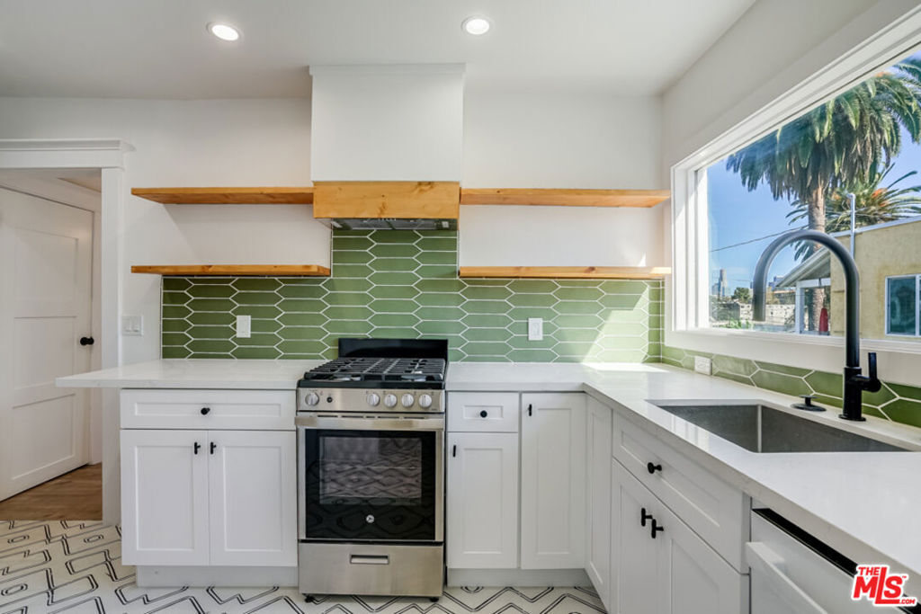 Property Photo: 633 N Rampart Boulevard CA 90026